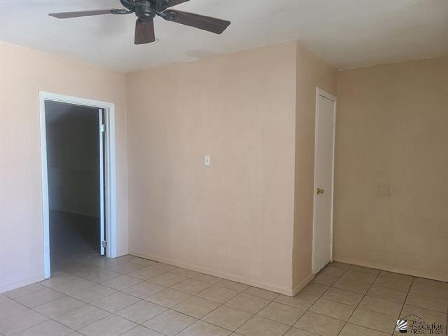 3 Bedroom, 2 bath! – photo 4