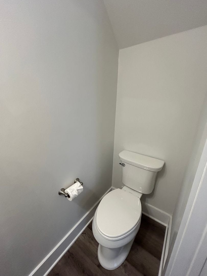 MOVE IN READY 2BEDROOM TOWNHOUSE – photo 4