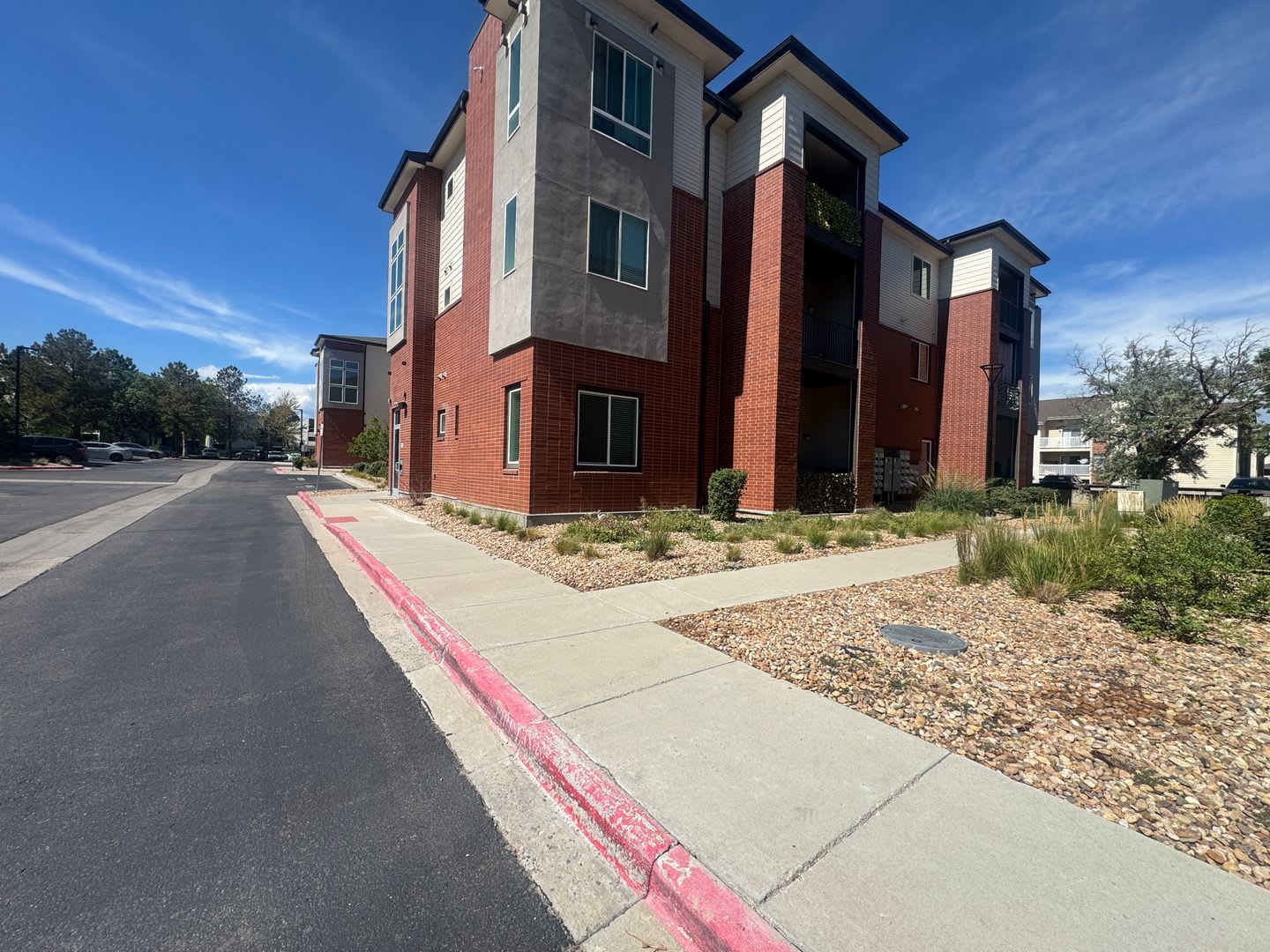 Contemporary 2 Bedroom Condo In The Heart Of Aurora – photo 2