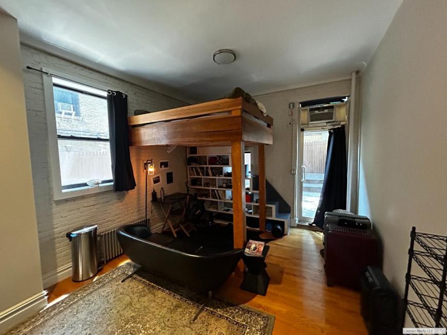 318 West 106Th Street – photo 1