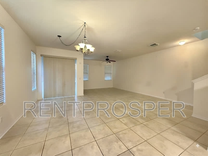 449 Glastonbury Dr – photo 4
