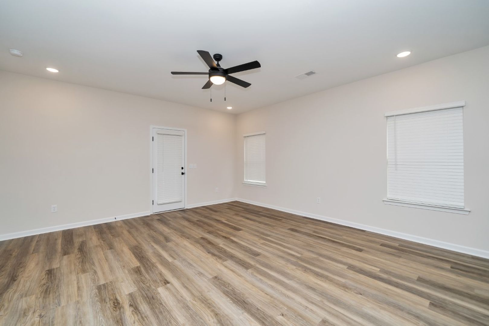 Stunning 3BR/2BA Beauty – Modern Upgrades, Incredible Value & Won't Last Long! – photo 5