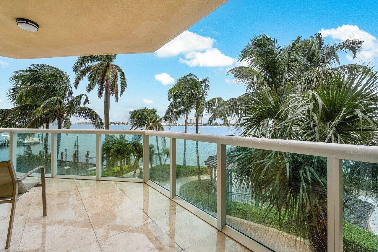 2650 Lake Shore Drive – photo 2