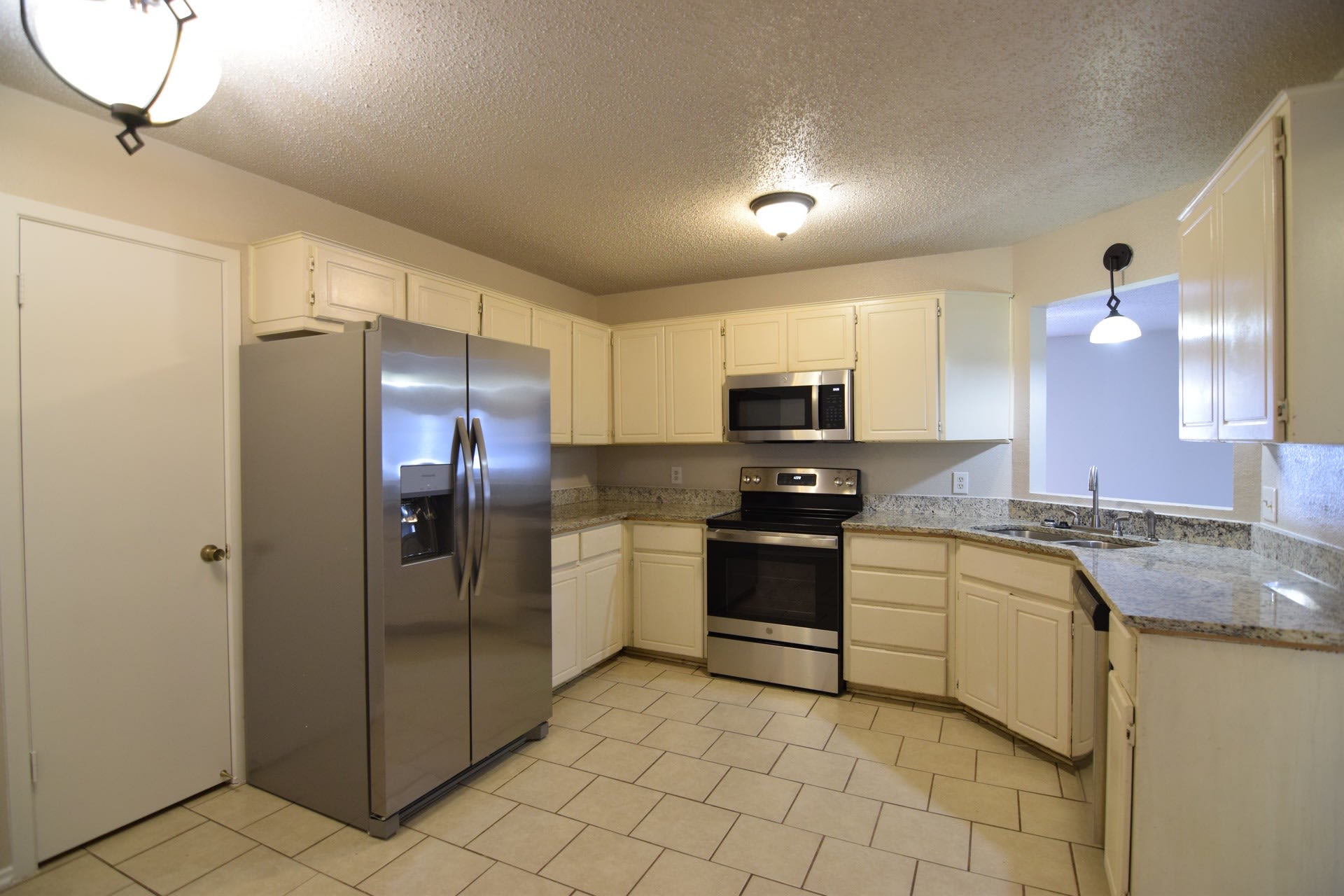 2800 Kim Dr – photo 4