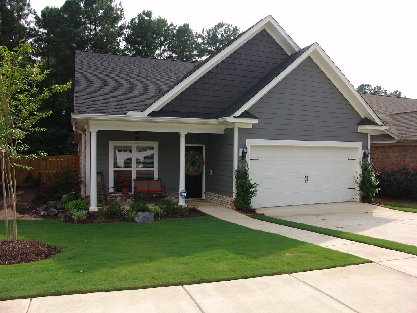 Beautiful Evans 3BR plus Loft Landsacpe Care Included – photo 1
