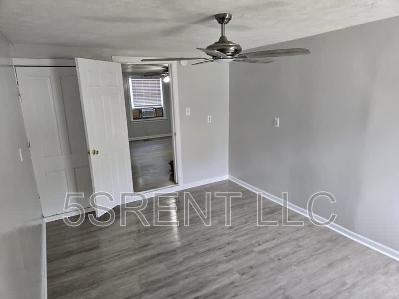 236 S Mary Ellen St Apt A – photo 2
