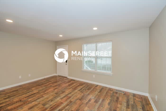 304 Errol Lane – photo 3