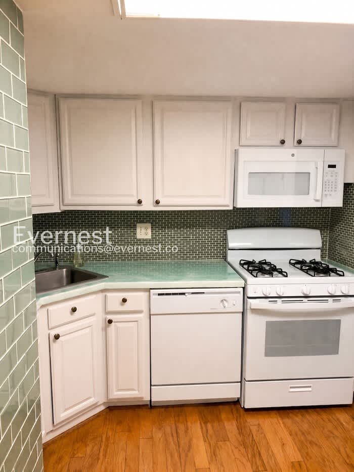 1528 Northgate Square – photo 3