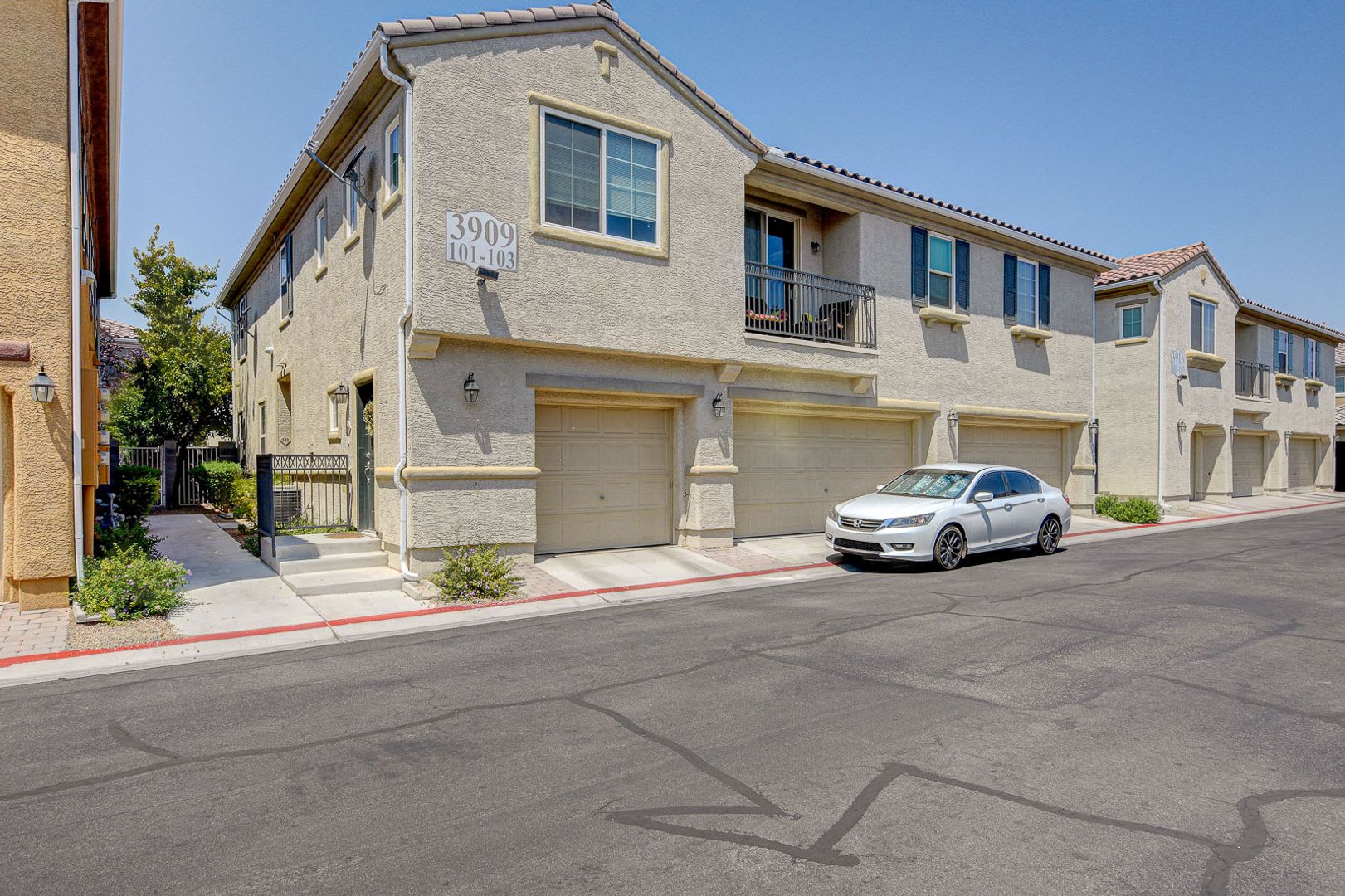 Stunning 3 Bedroom 2.5 Bath Condo! – photo 2