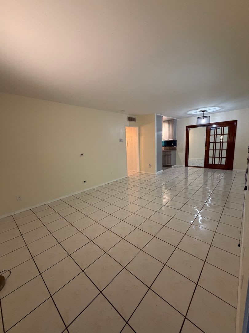 3 Bedrooms and 3 baths condo unit in the heart of Sherman Oaks. – photo 4
