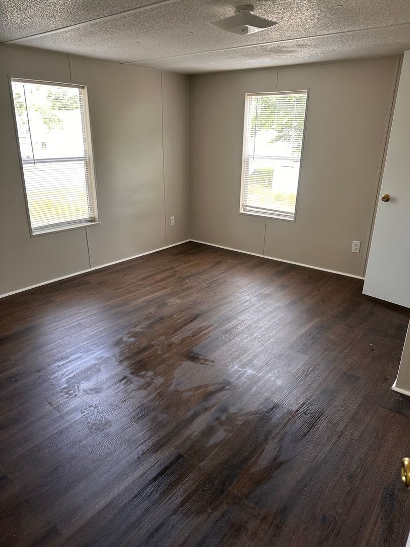 Spacious 2-Bedroom/ 2-Bath Mobile Home – photo 5