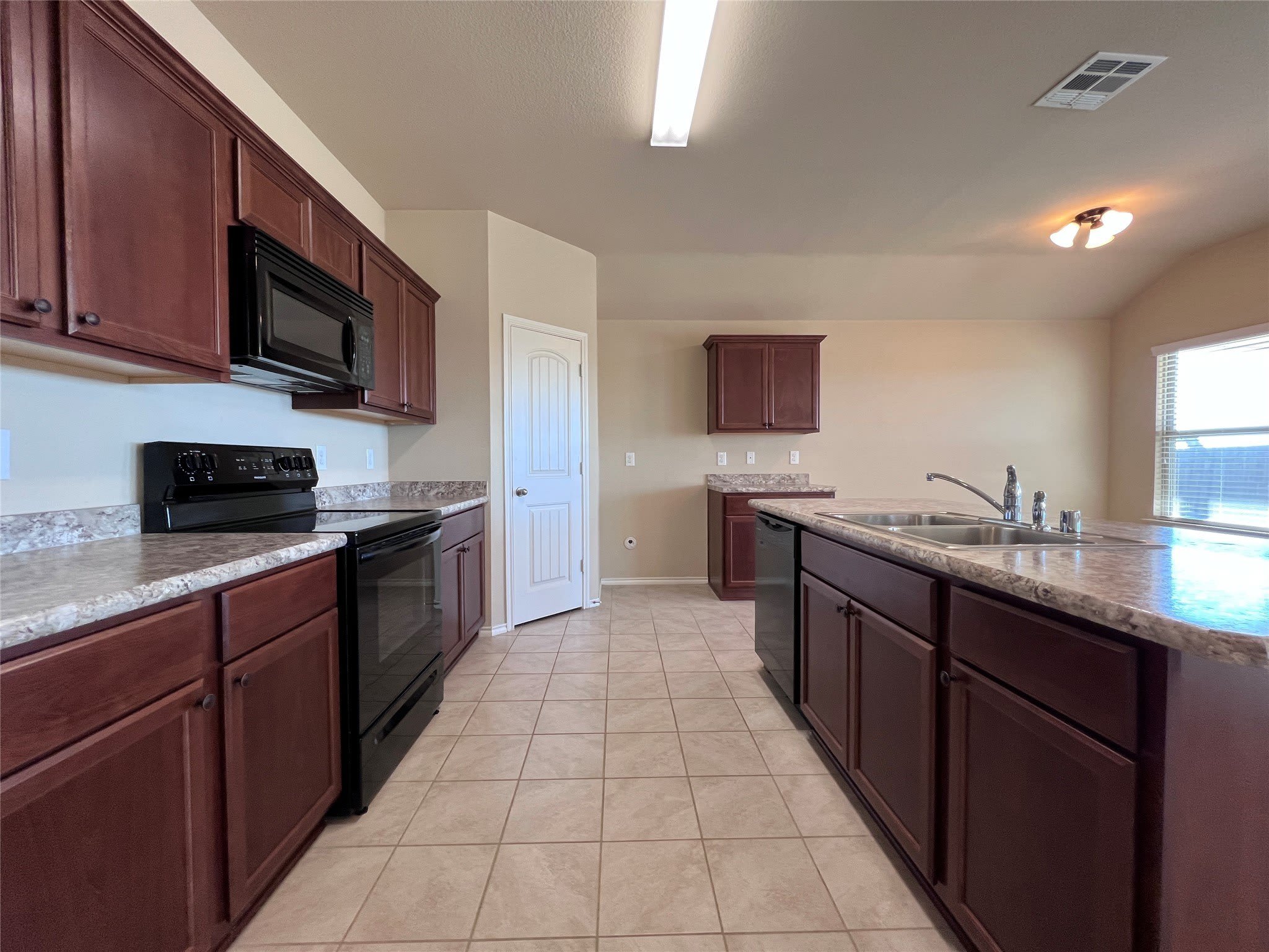 319 Plum Drive – photo 3