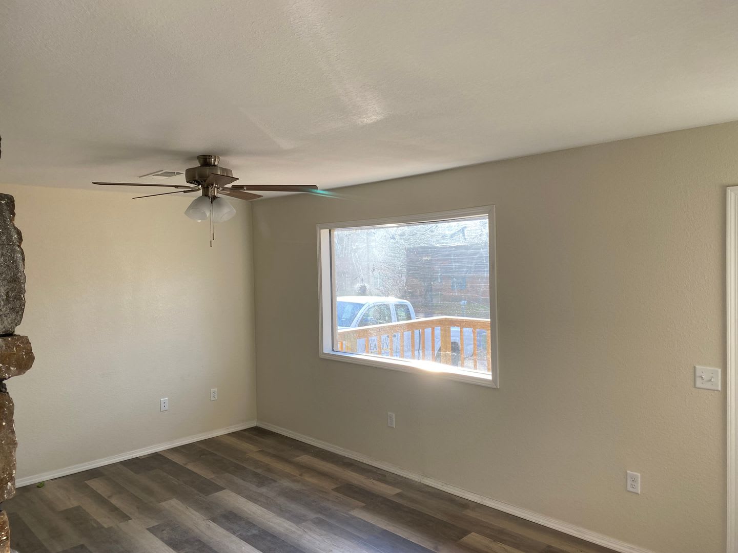 Come take a look at this newly remodeled 3-bedroom, 2-bathroom home – photo 2