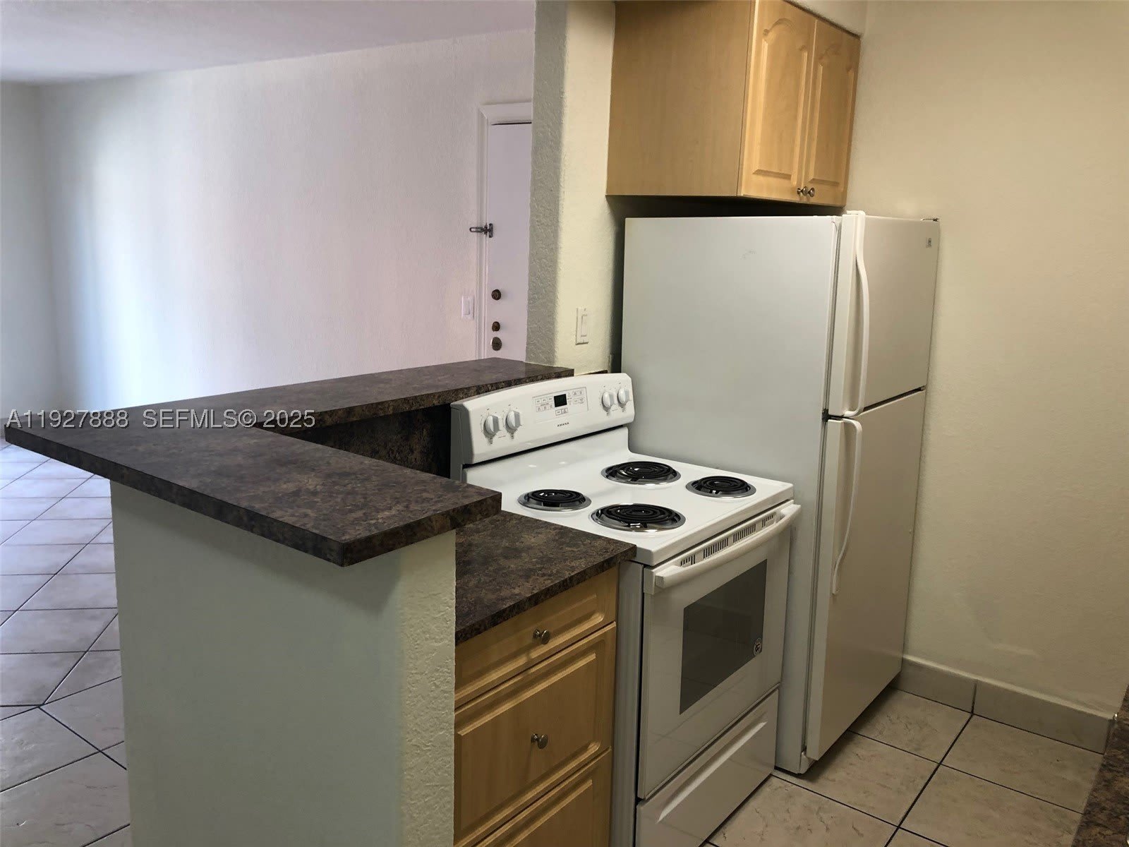 10744 N Kendall Dr – photo 2