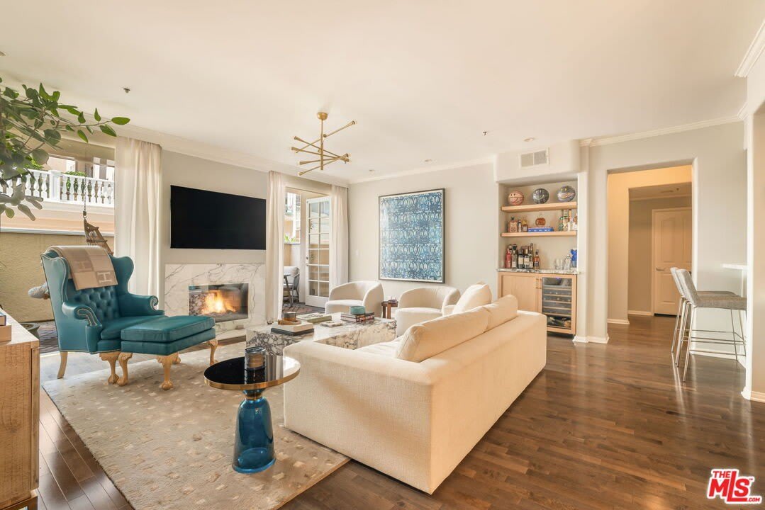 930 N Doheny Dr – photo 2
