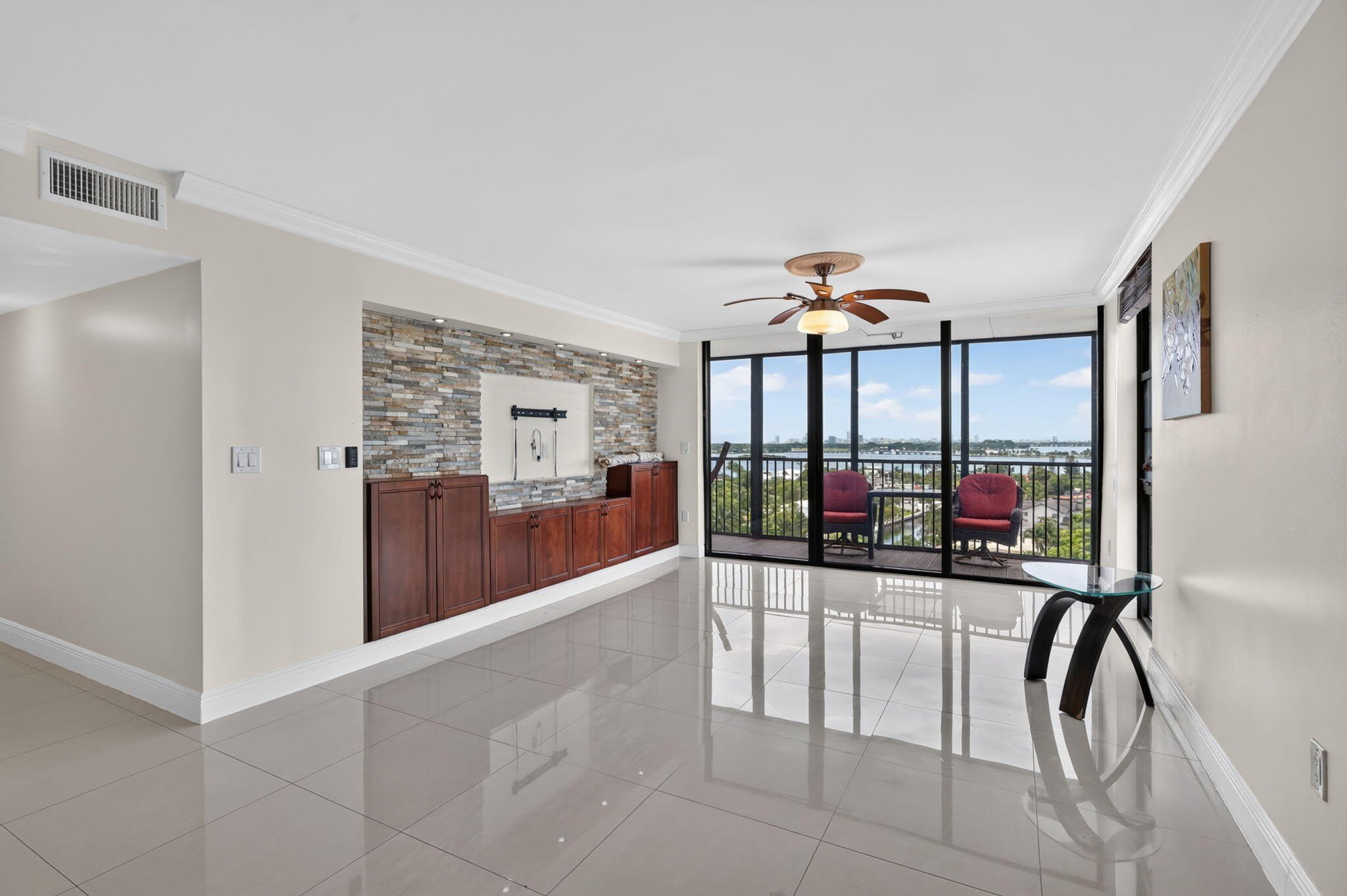 2500 NE 135TH Street – photo 5