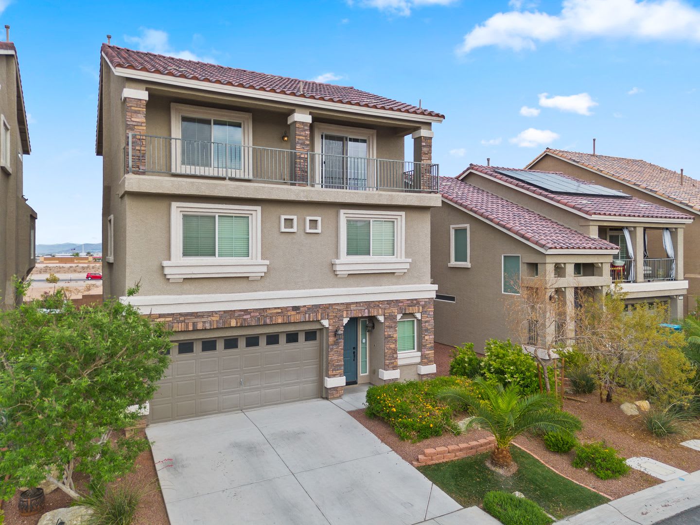 Spacious 5-Bedroom Home with Expansive Loft in Southwest Las Vegas – photo 2