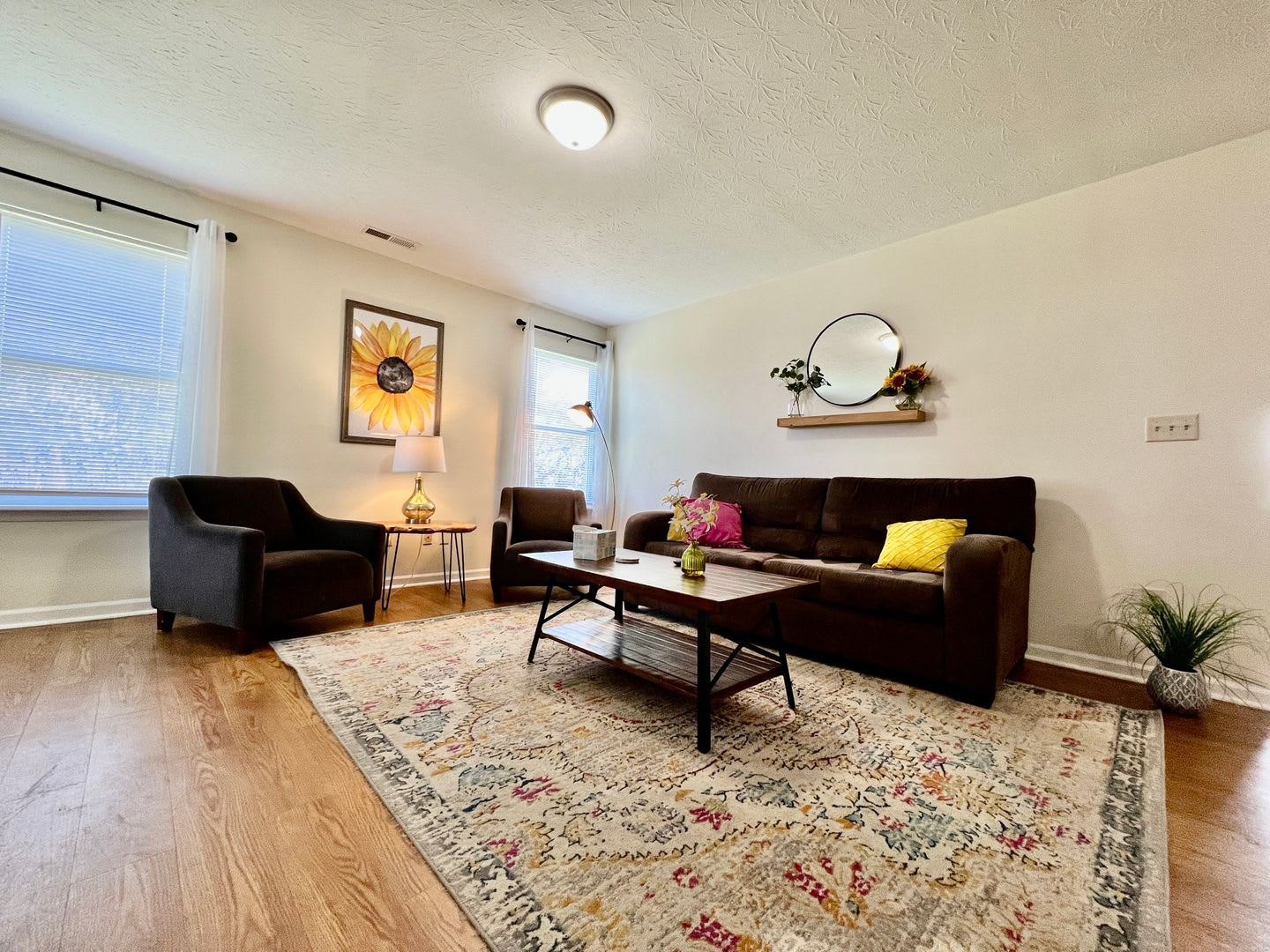 3 Bedroom 1 Bathroom Attached House – photo 3