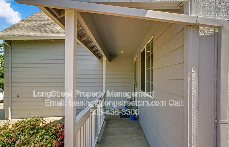 332 NE Carmen Pl – photo 4