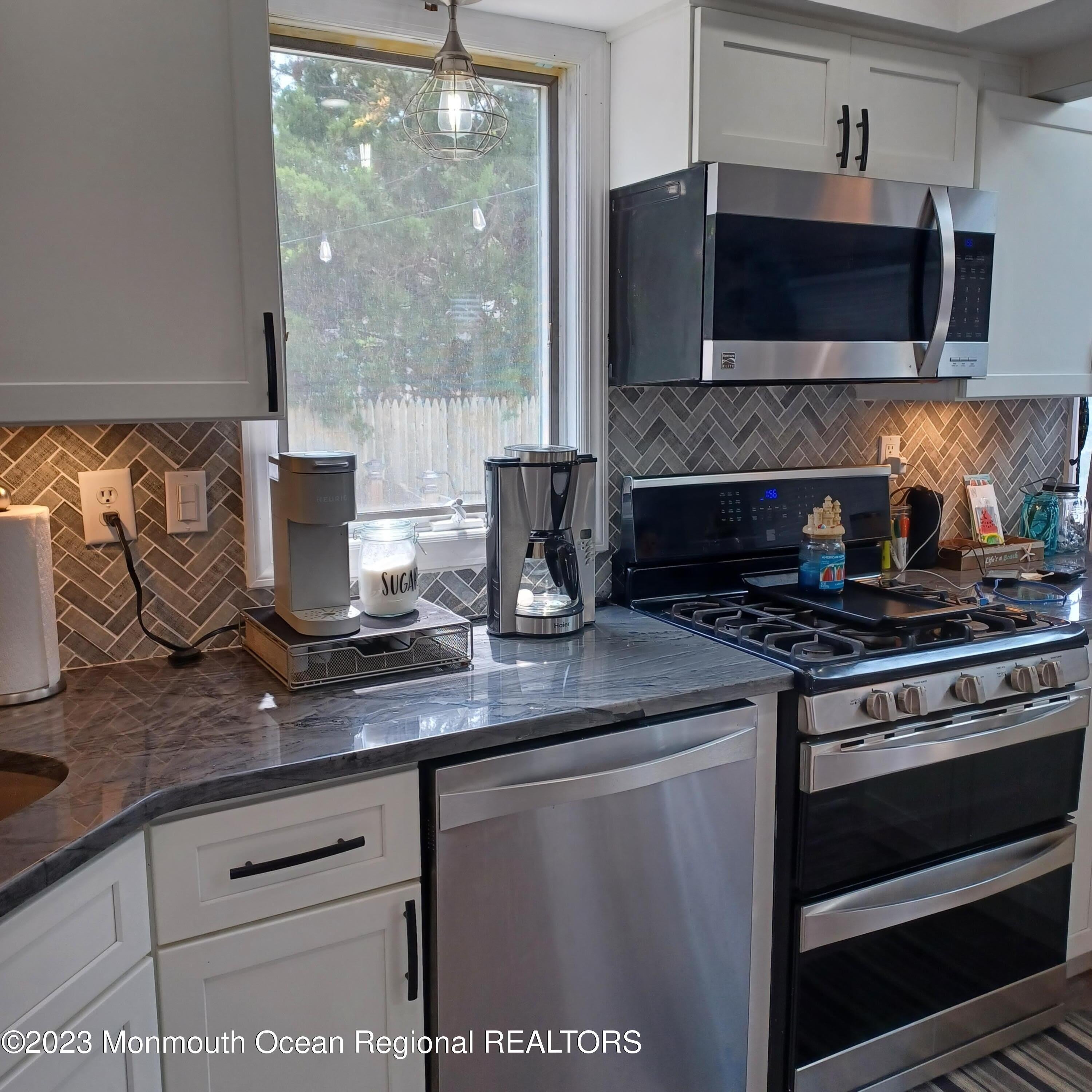 2100 S Bayview Avenue – photo 3