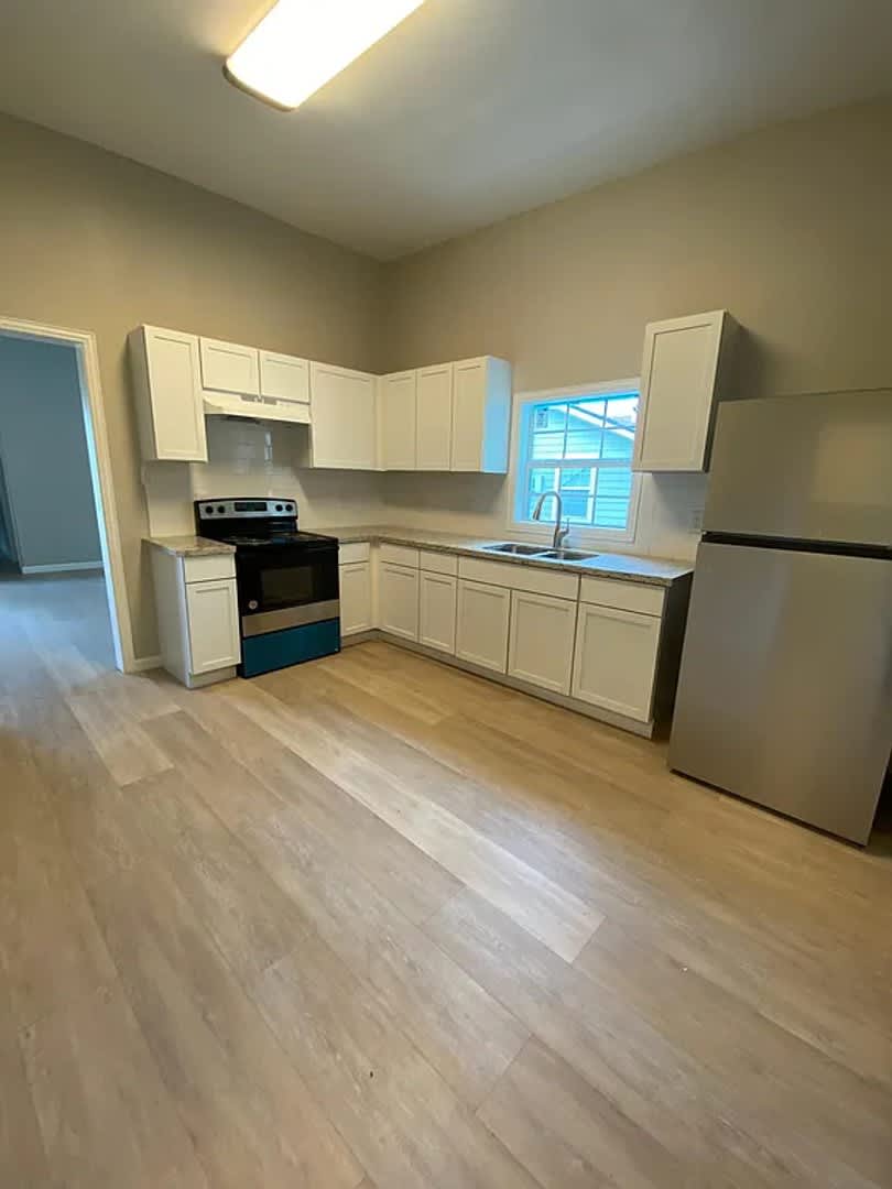 House For Rent 1850 Grand St, Beaumont, TX 77703 – photo 2