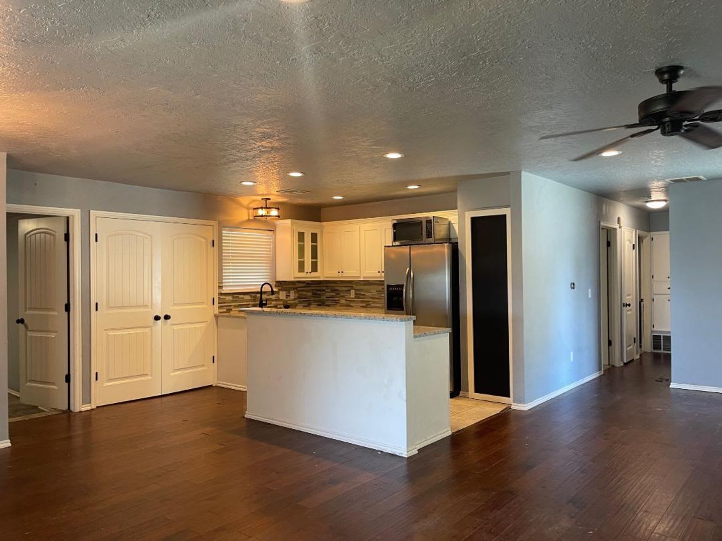 Adorable 4 Bedroom Home For Lease – photo 3