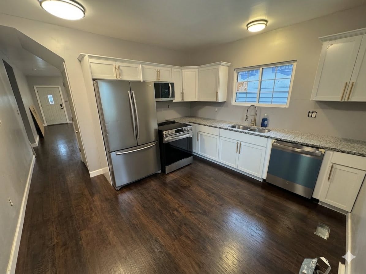941 W 26th St – photo 3