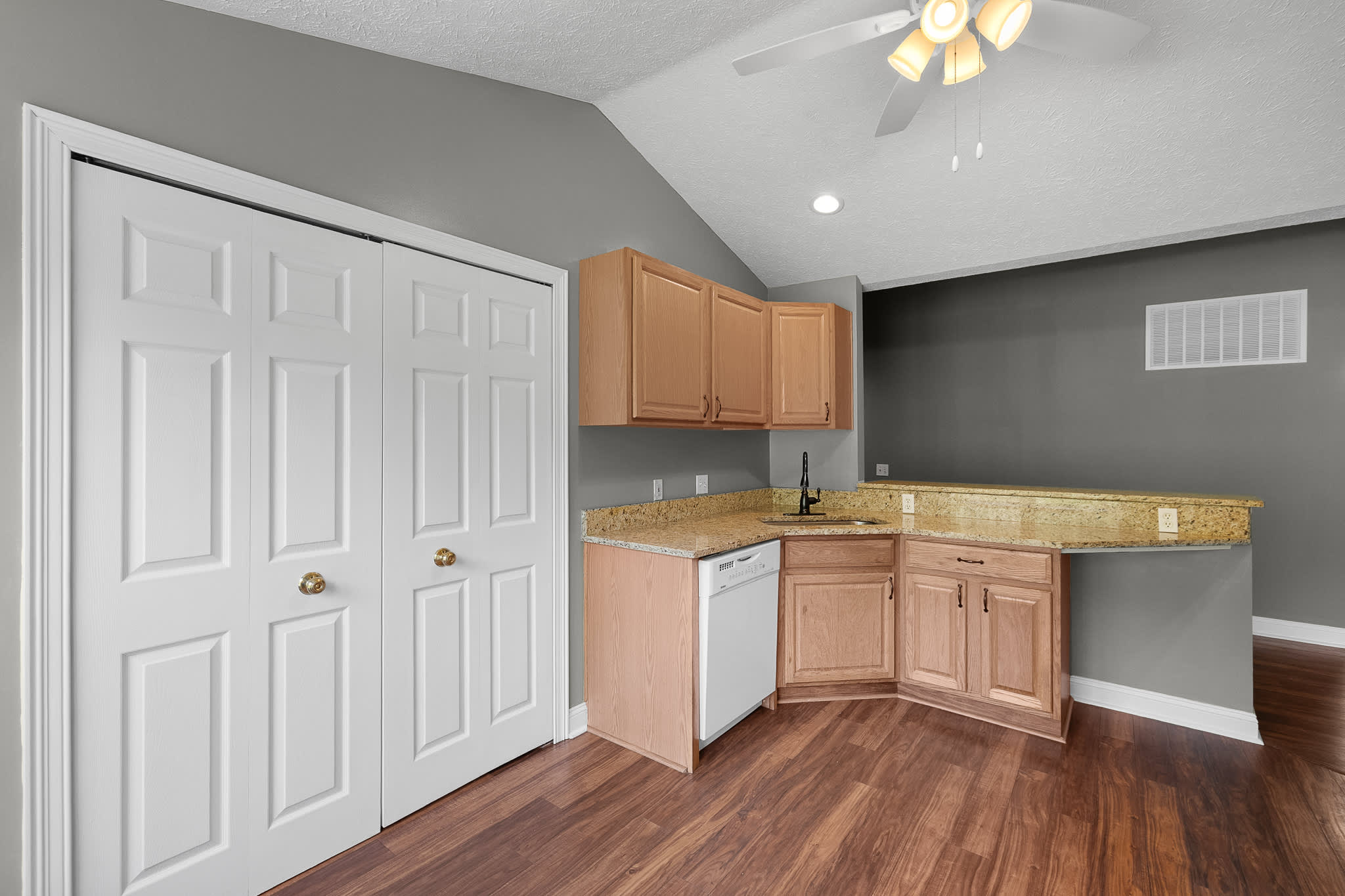 5080 Whispering Oaks Blvd Apt D2 – photo 4