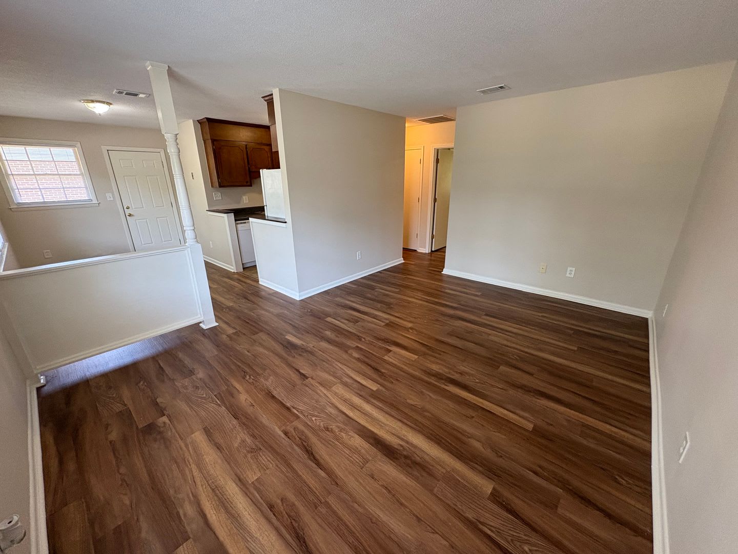 Pet Friendly 2 Bedroom, 1 Bath Duplex Close to Everything Wilmington has to Offer – photo 2