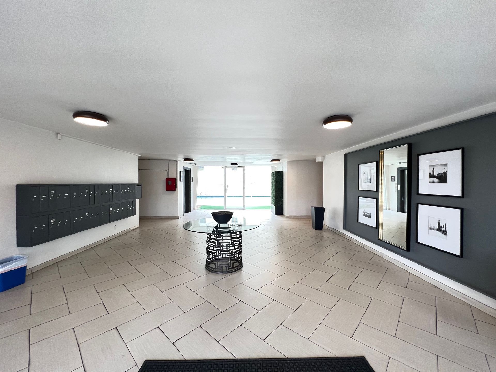 Tarzana Five Apartments – photo 3