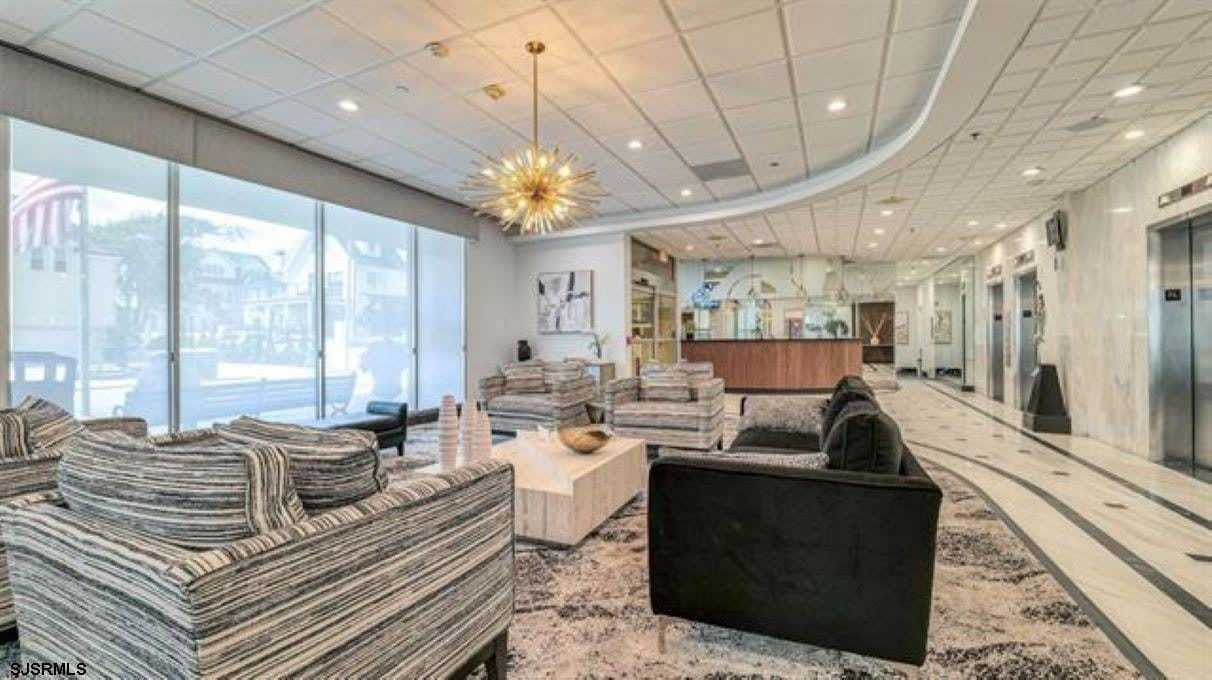 101 S PLAZA Pl – photo 2