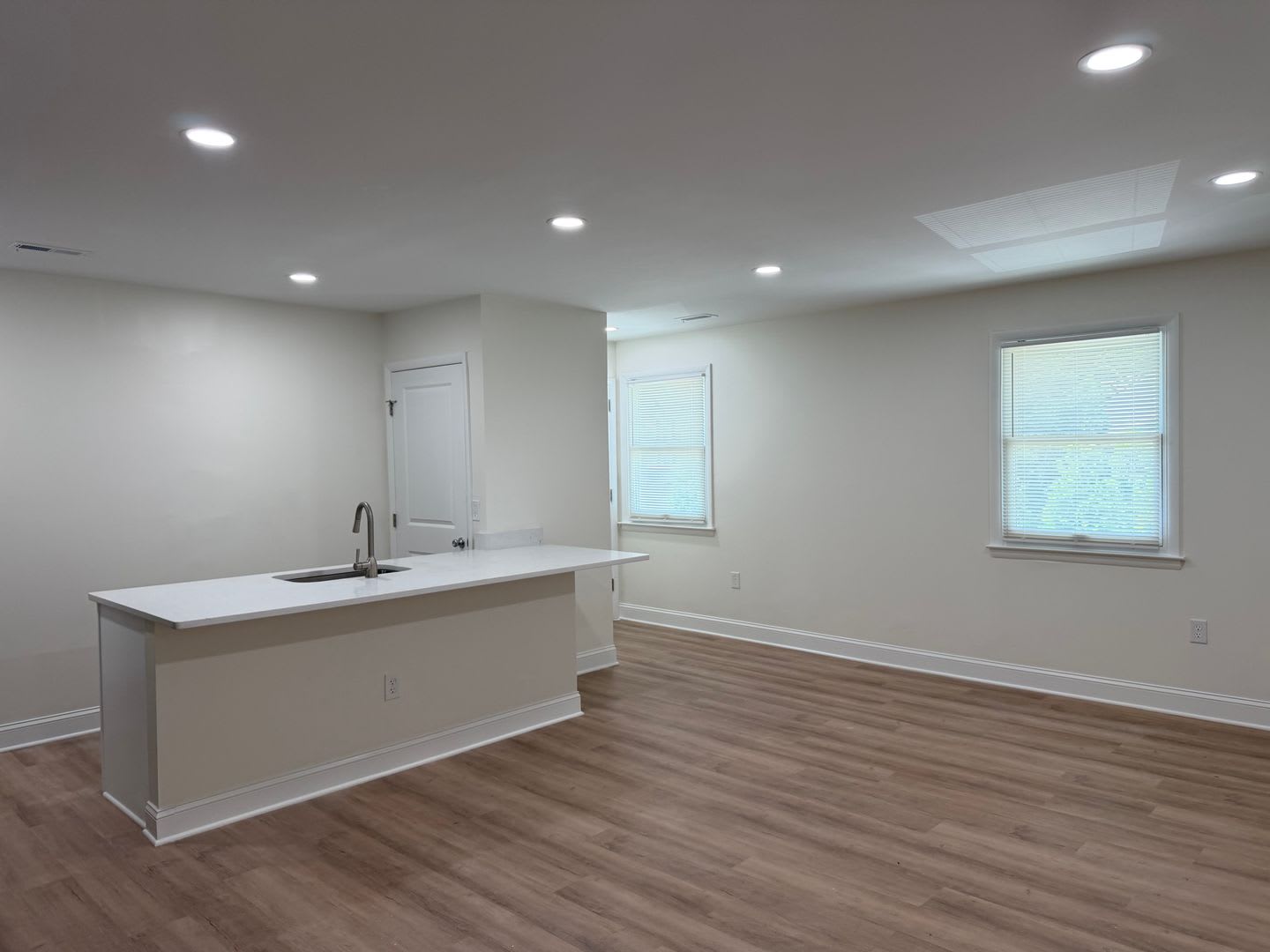 West Carroll Apartments – photo 2