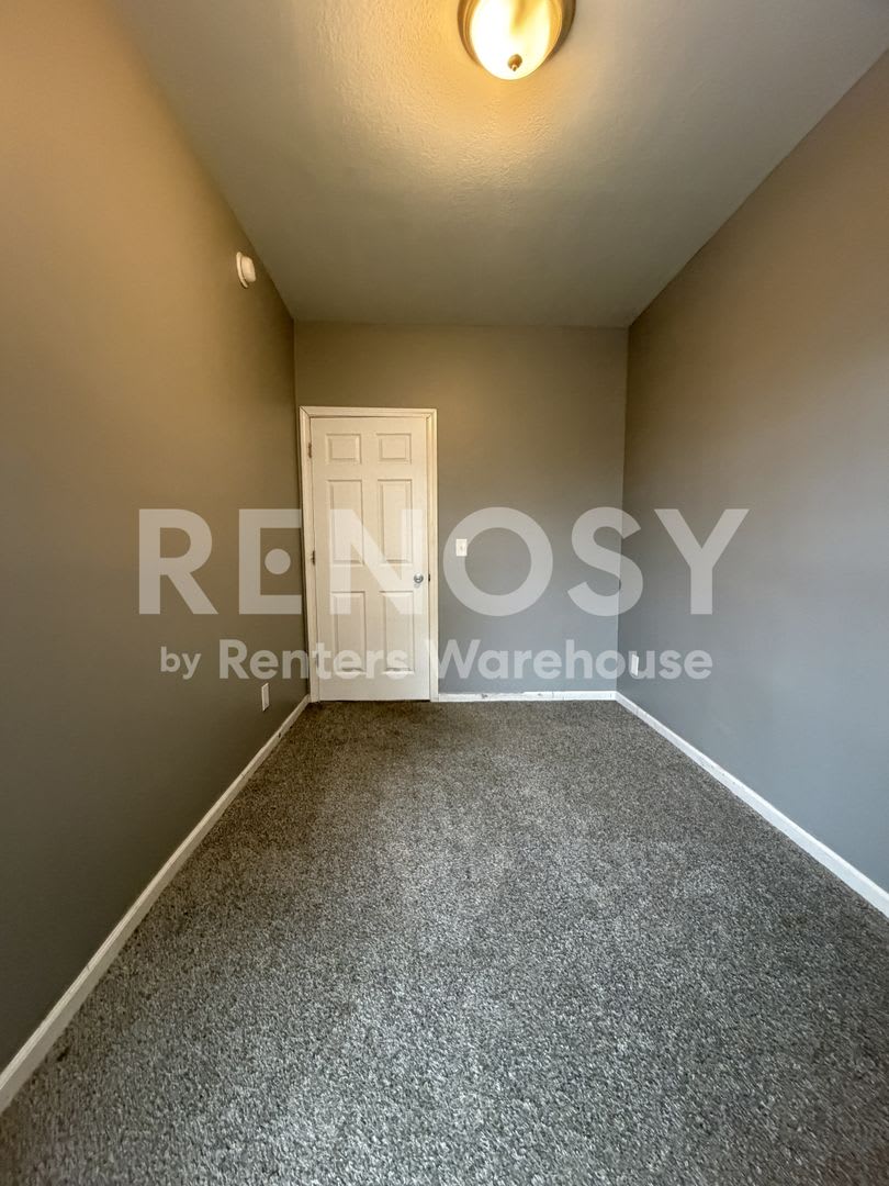 Available Now 5 bedroom 2 bath Duplex in Minneapolis – photo 4
