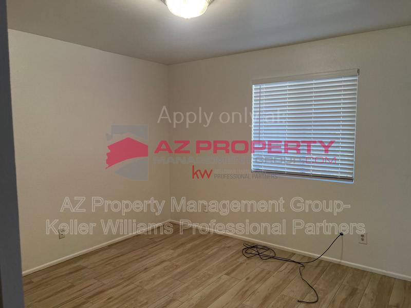 2228 E Broadway Rd – photo 5