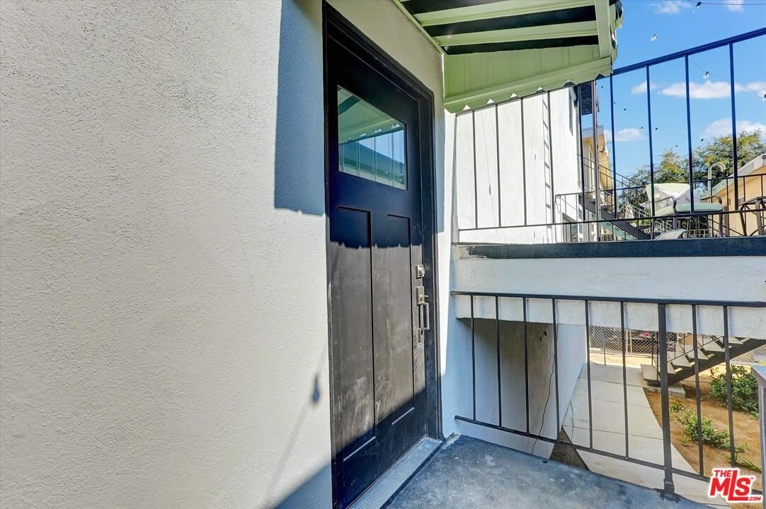 5722 Woodman Ave – photo 5