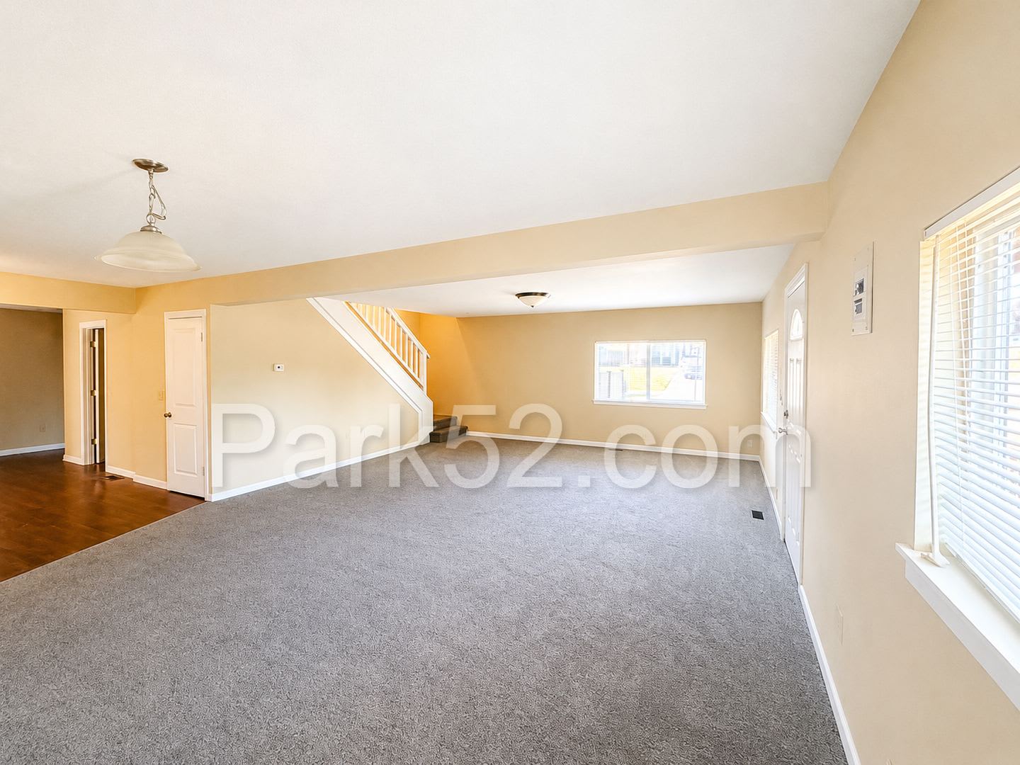 4 Bedroom 2 Bathroom Single Family Northeast Tacoma Home With New Flooring! – photo 3