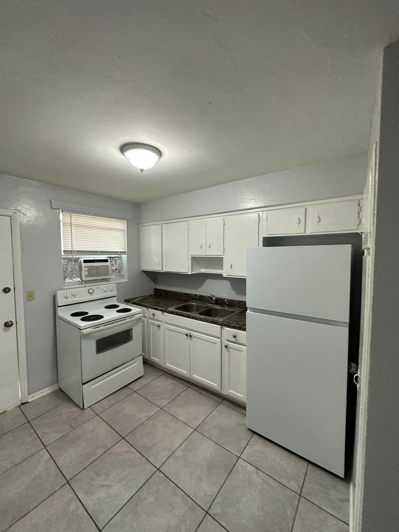 2020 Palafox St – photo 1