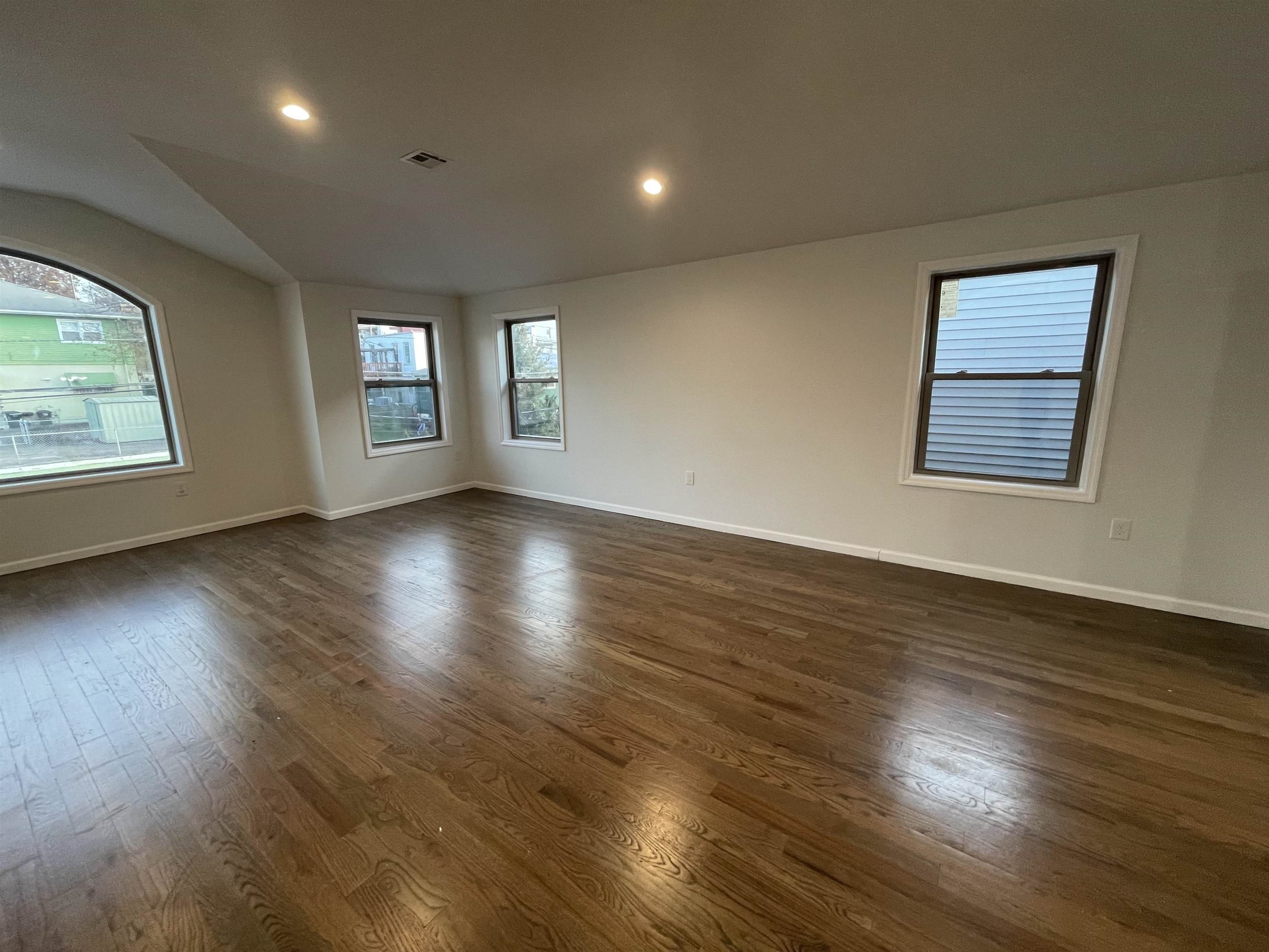 7611 NEWKIRK AVE – photo 3