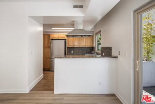 823 North Martel Avenue – photo 5