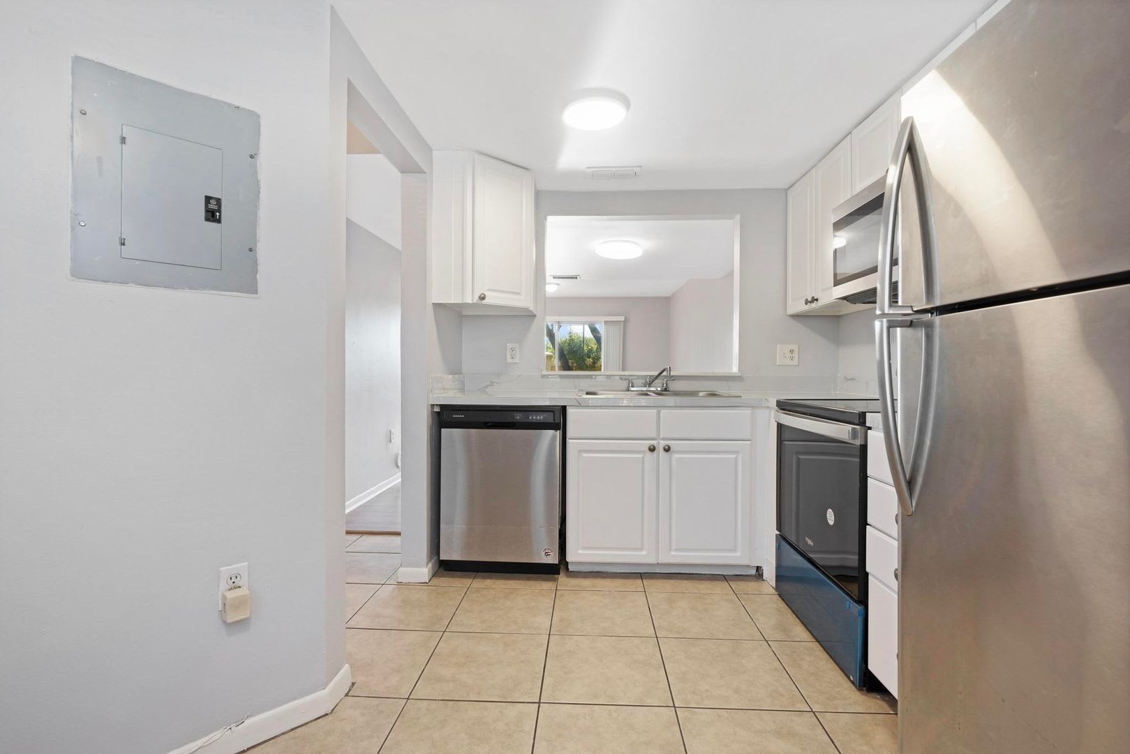 Beautful Renovated Townhouse 2 Bedrooms And 2 2 5 Bathrooms – photo 4