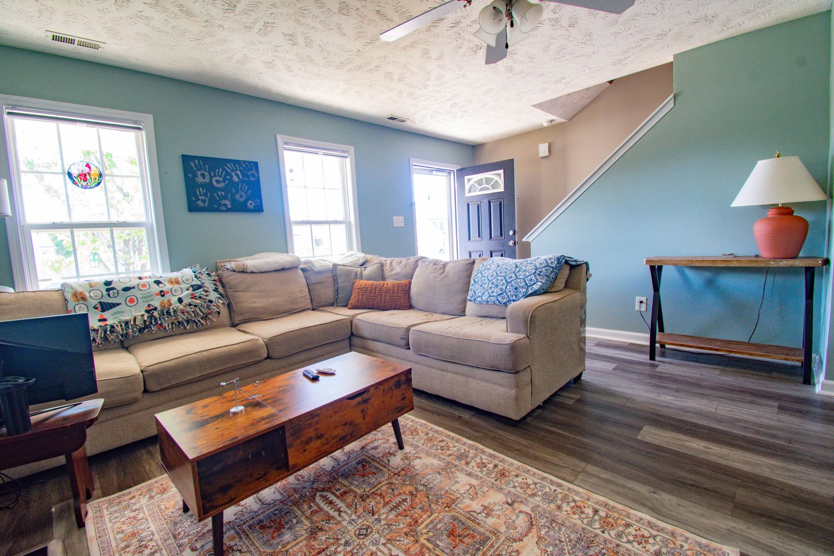 3 Bedroom 2 5 Bathroom With Large Fence Yard – photo 5