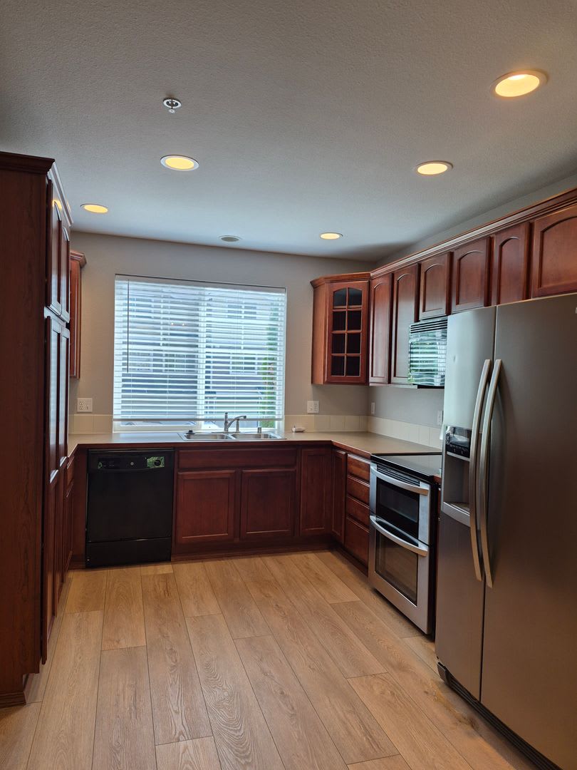 Beautiful 2BD/1.5BA Condo located in the Edgewater at South Hill **MOVE-IN SPECIAL** – photo 3
