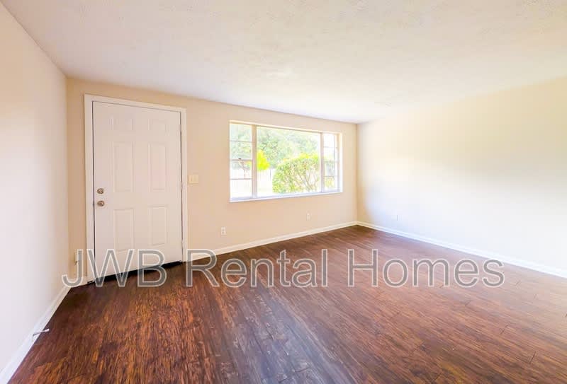 5742 Newberg Ln – photo 4
