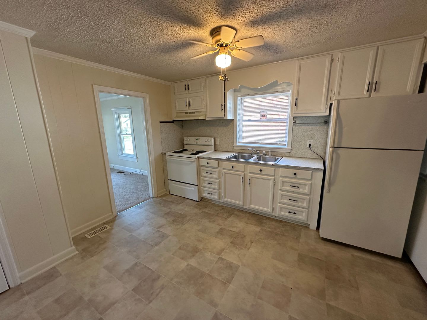 Lots of Space – photo 3