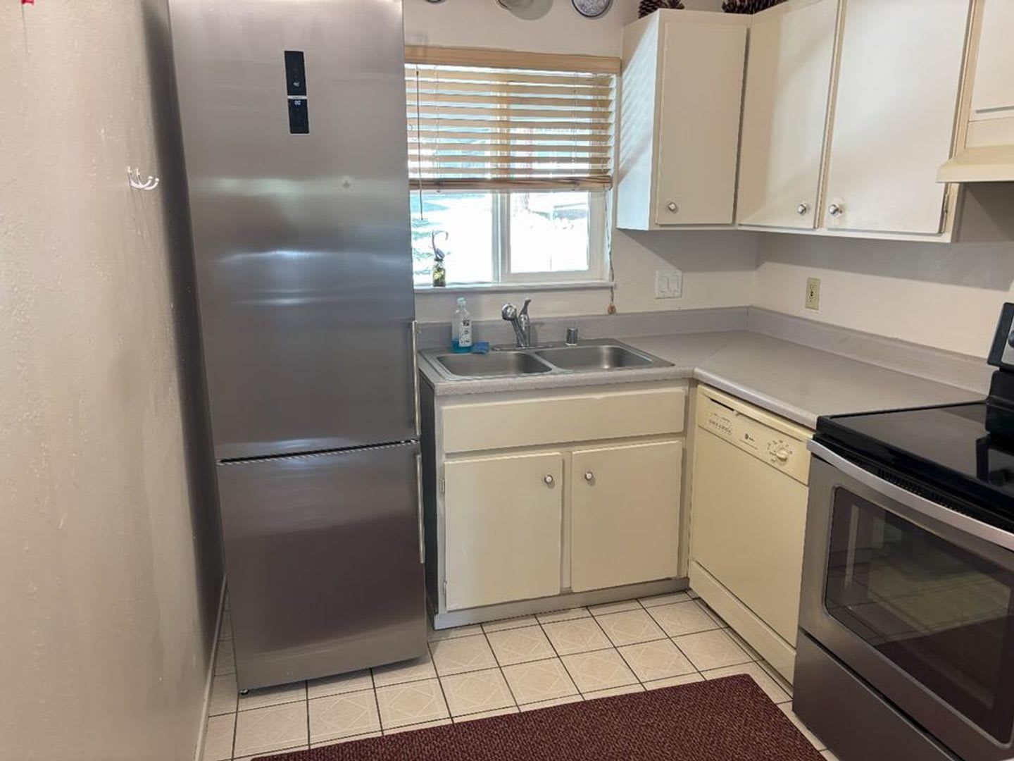 3Bed Condo W Covered Parking Storage Room – photo 4