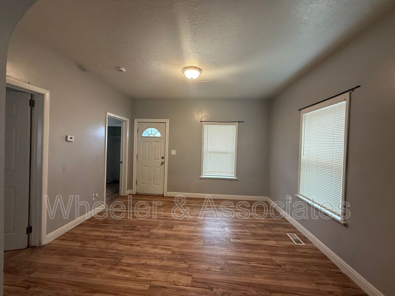 2429 B Ave – photo 3