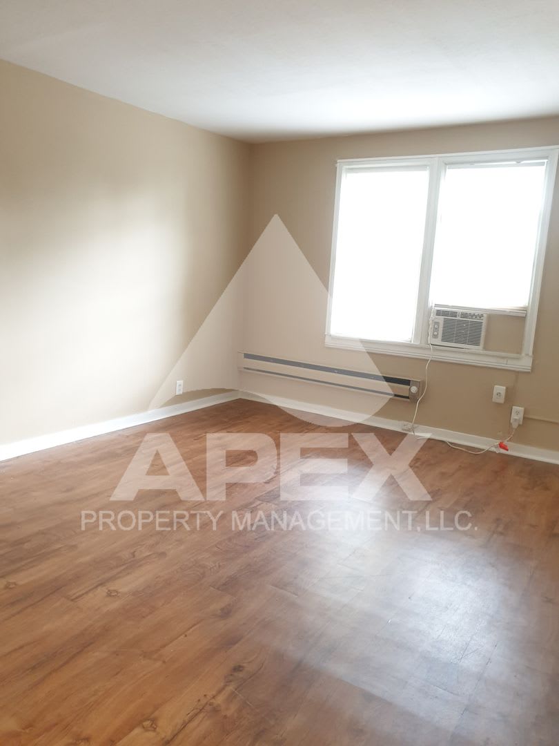 Spacious Top Floor 2 Bd 1Ba Duplex Apartment In Fountain City – photo 4