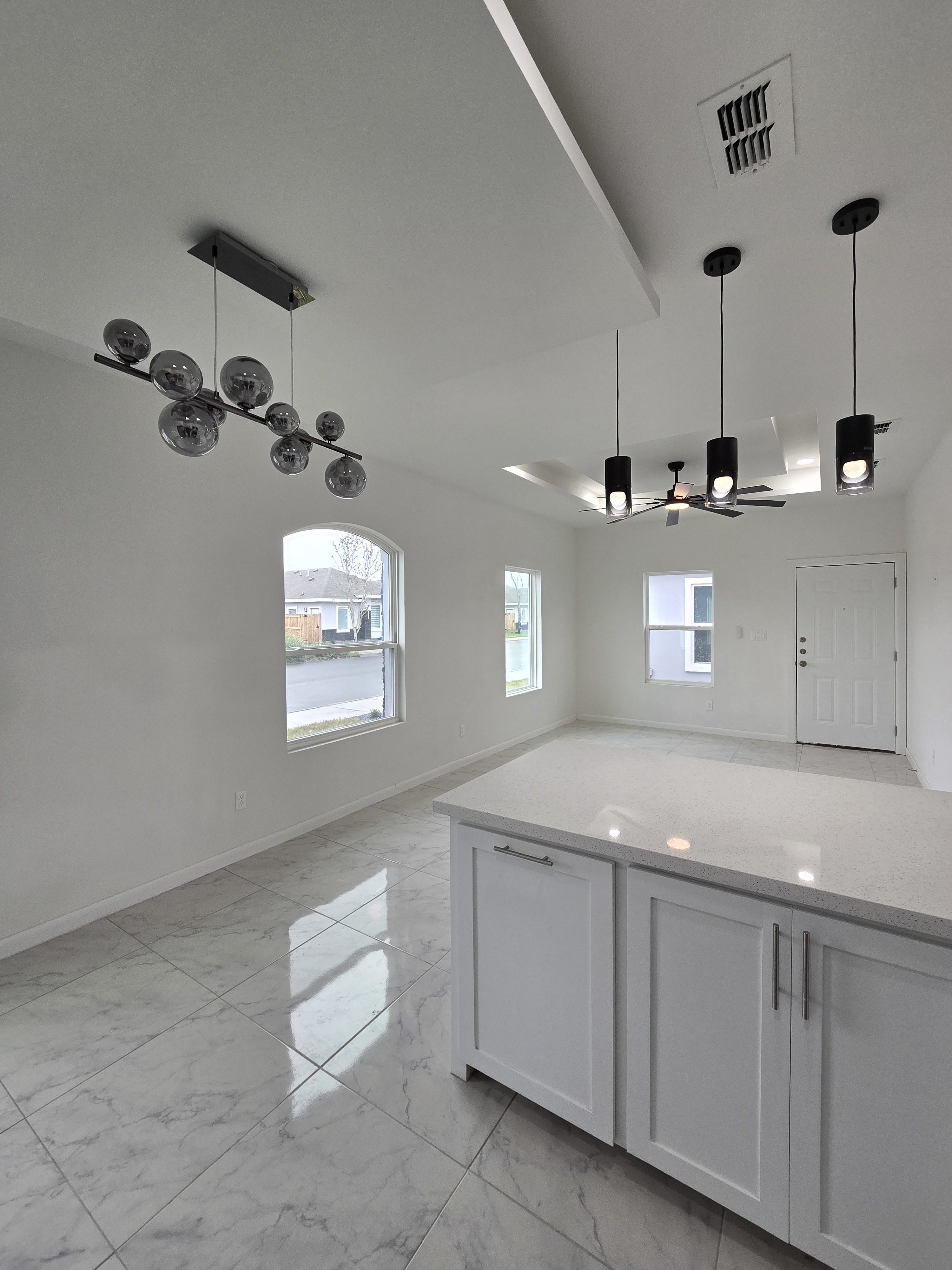 918 North Abbey Avenue – photo 4