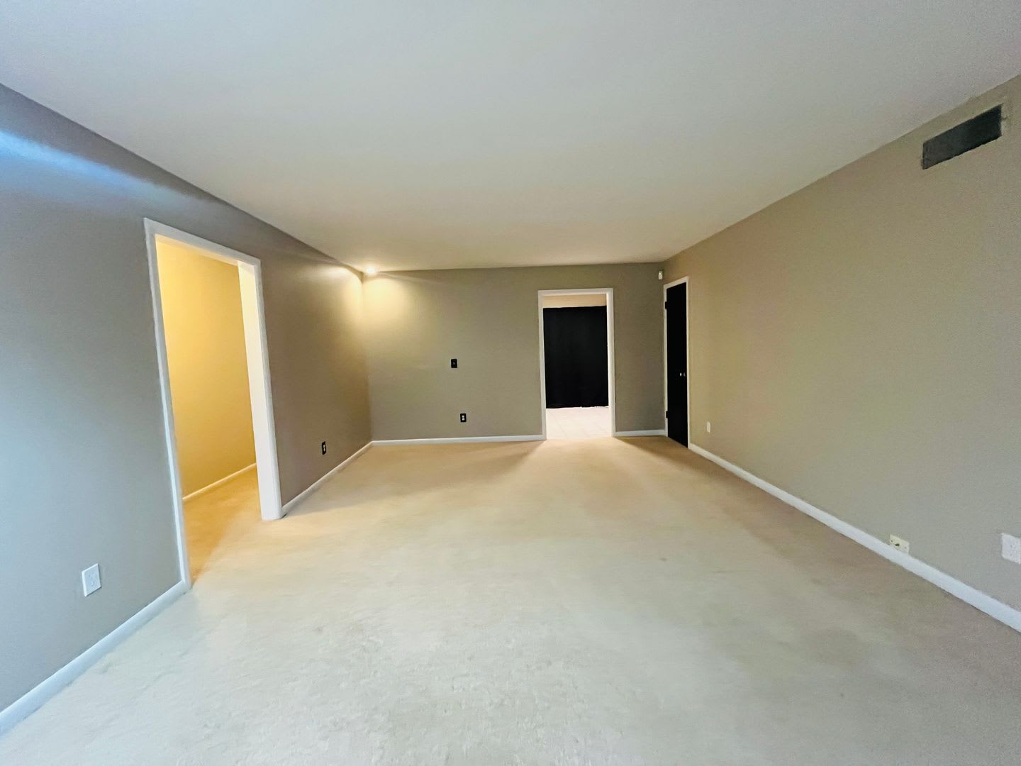 3912 Nw 58th, 3 bed, 1.5 bath, 2 car garage – photo 3