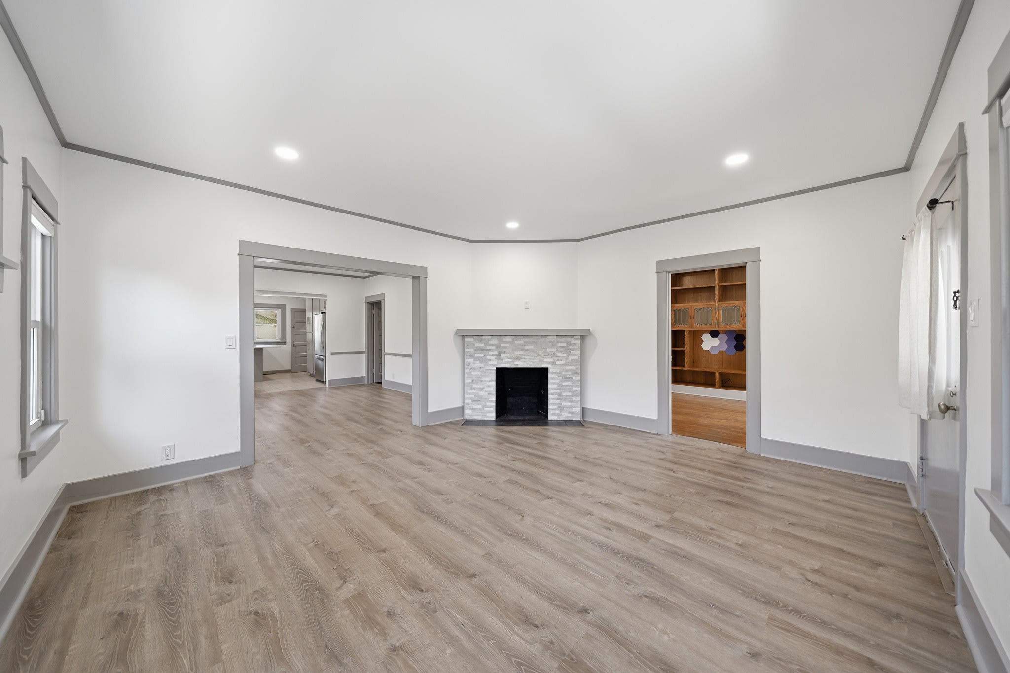 613 N Lucerne Blvd – photo 2